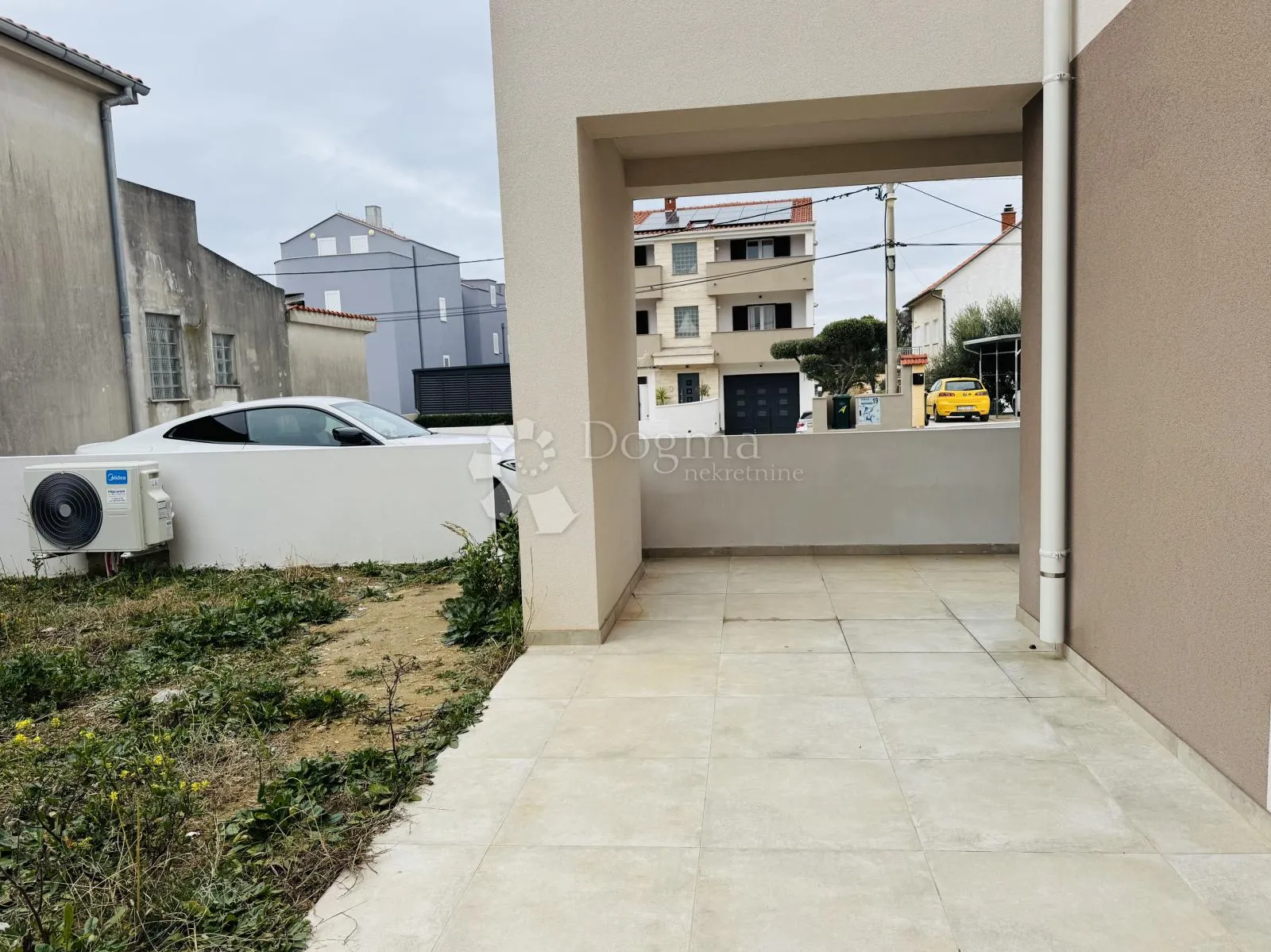 zadar – prizemni stan s vrtom i 2 parkinga - slika 22