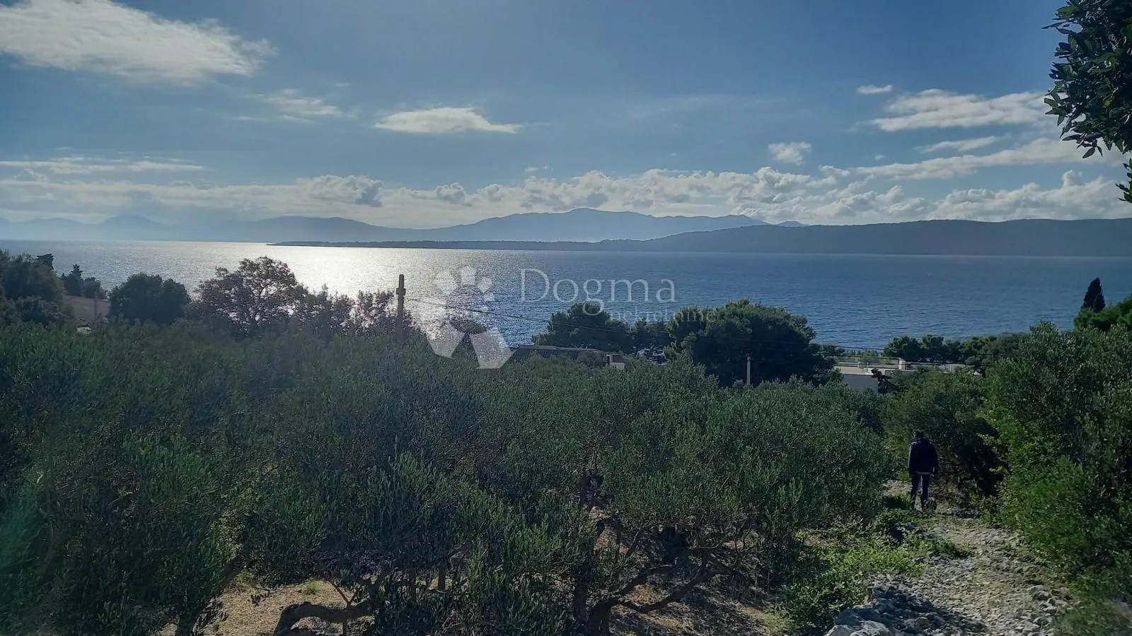 Građevinsko zemljište uz magistralu 604m2 Živogošće - Živogošće, Podgora