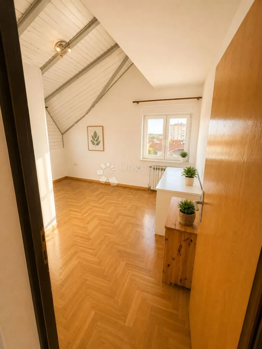 dubrava,dvoetazni stan s 6 spavacih soba i velikom terasom - slika 15