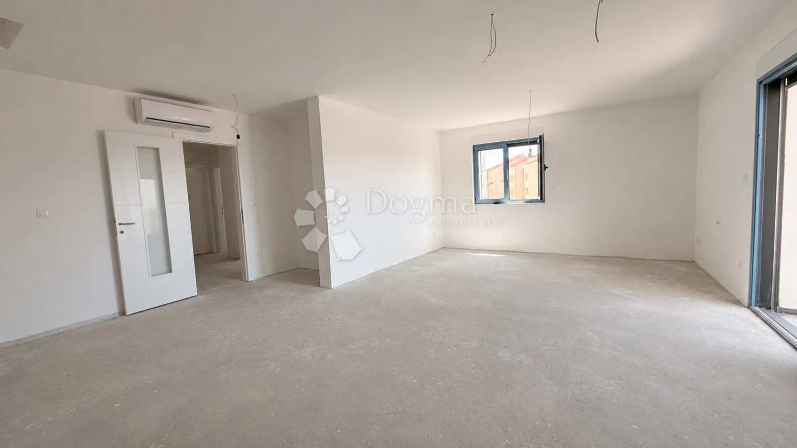 dvoetažni penthouse s panoramskim pogledom na more – baška voda - slika 9
