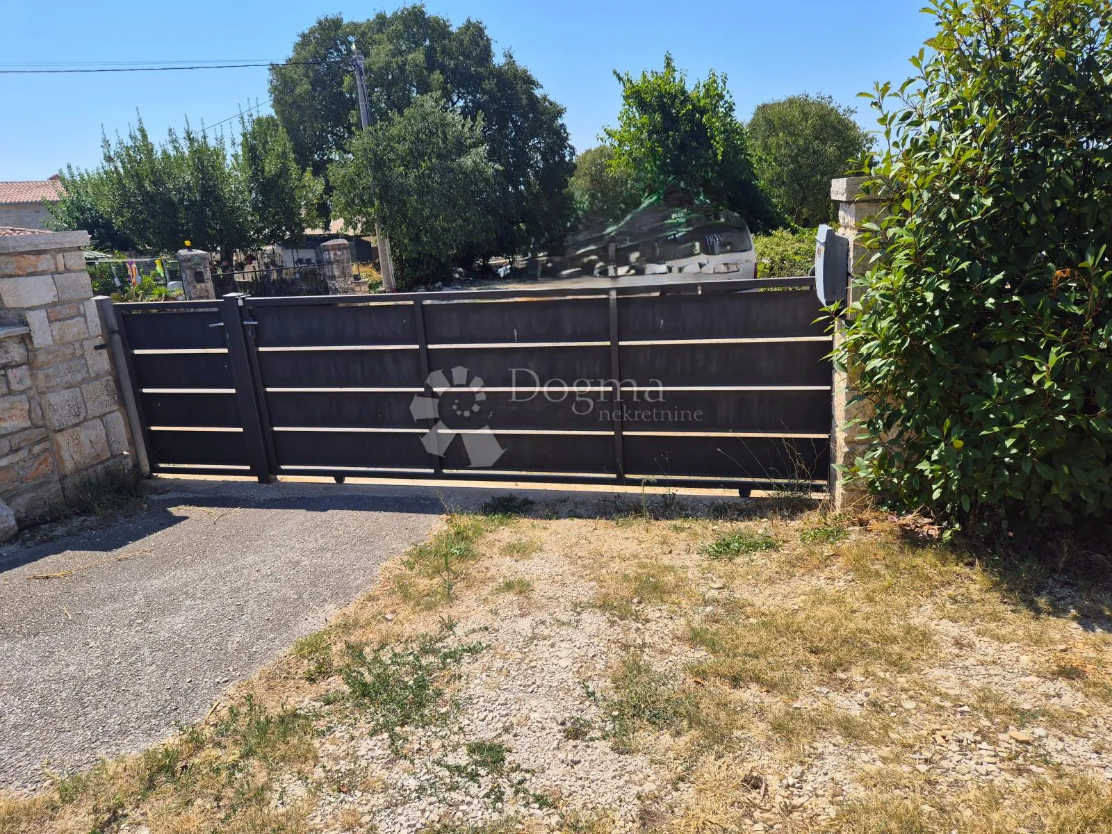 ekskluzivno u našoj agenciji – kuća u centru bala, istra - slika 2