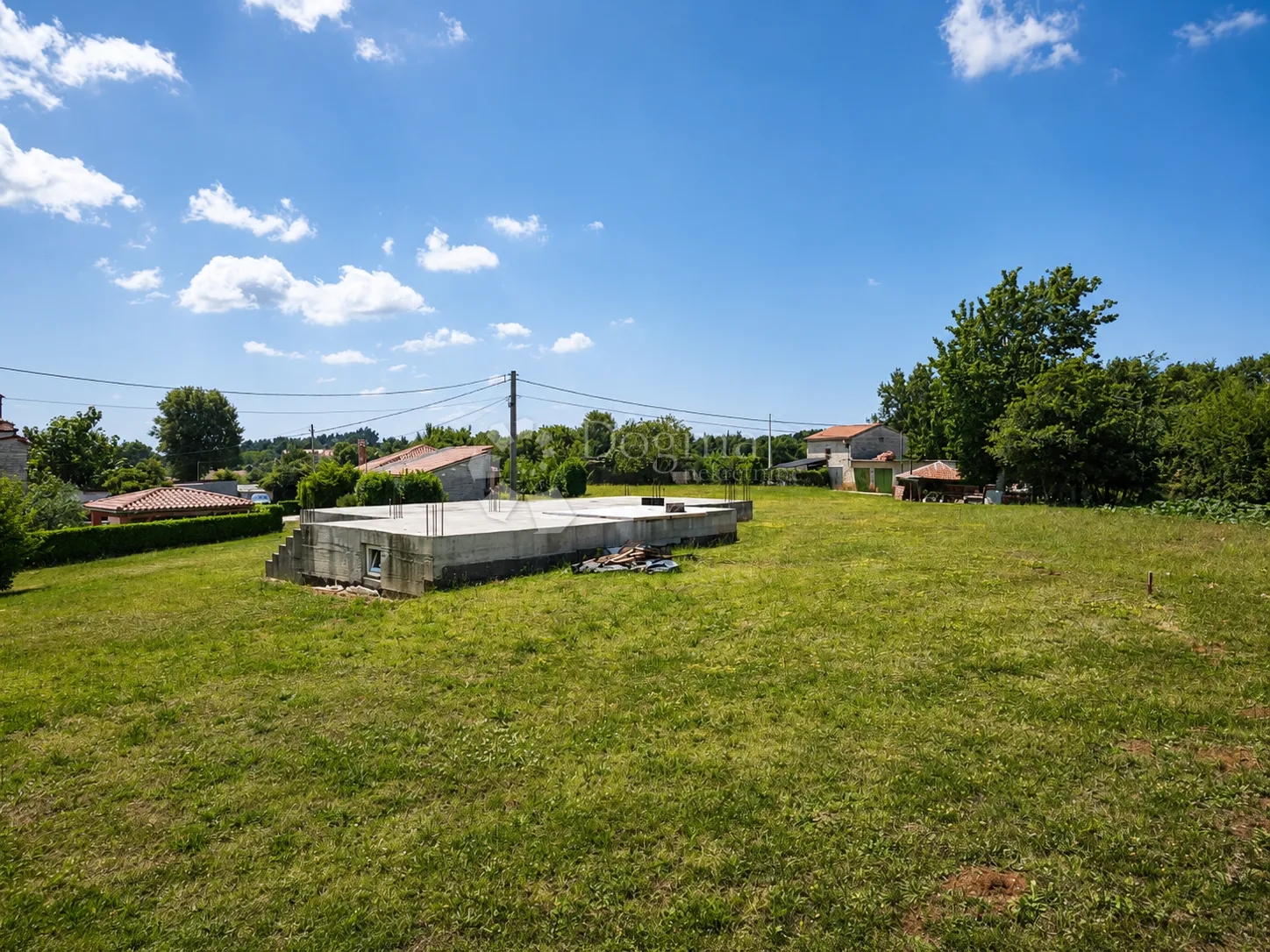 barban – građevinsko zemljište 827 m² s plaćenim komunalijama i započetom gradnjom - slika 3