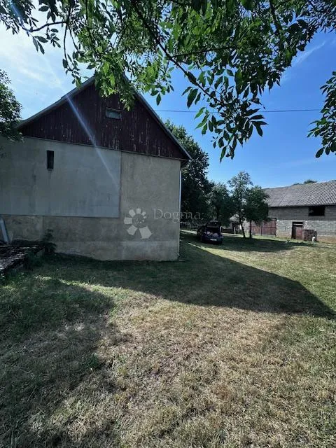 kuća sa 2 pomoćna objekta perušić konjsko brdo - slika 29