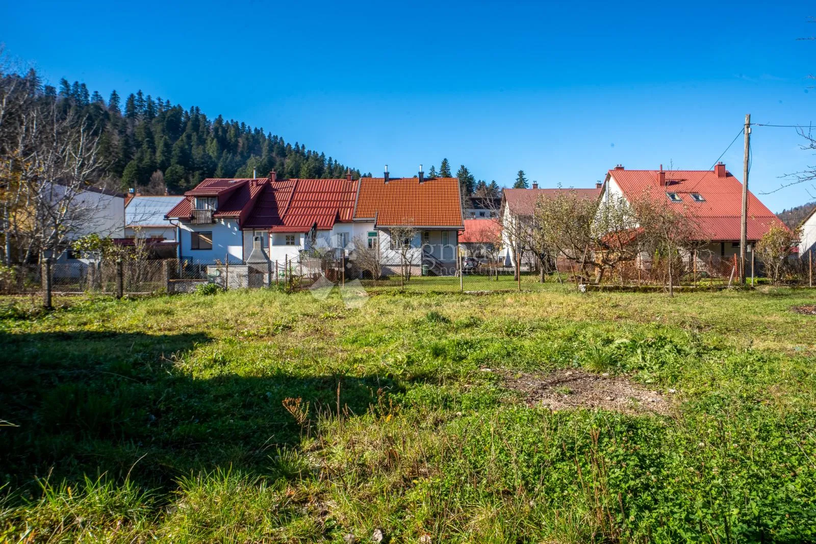 prostrana kuća u centru delnica - slika 3