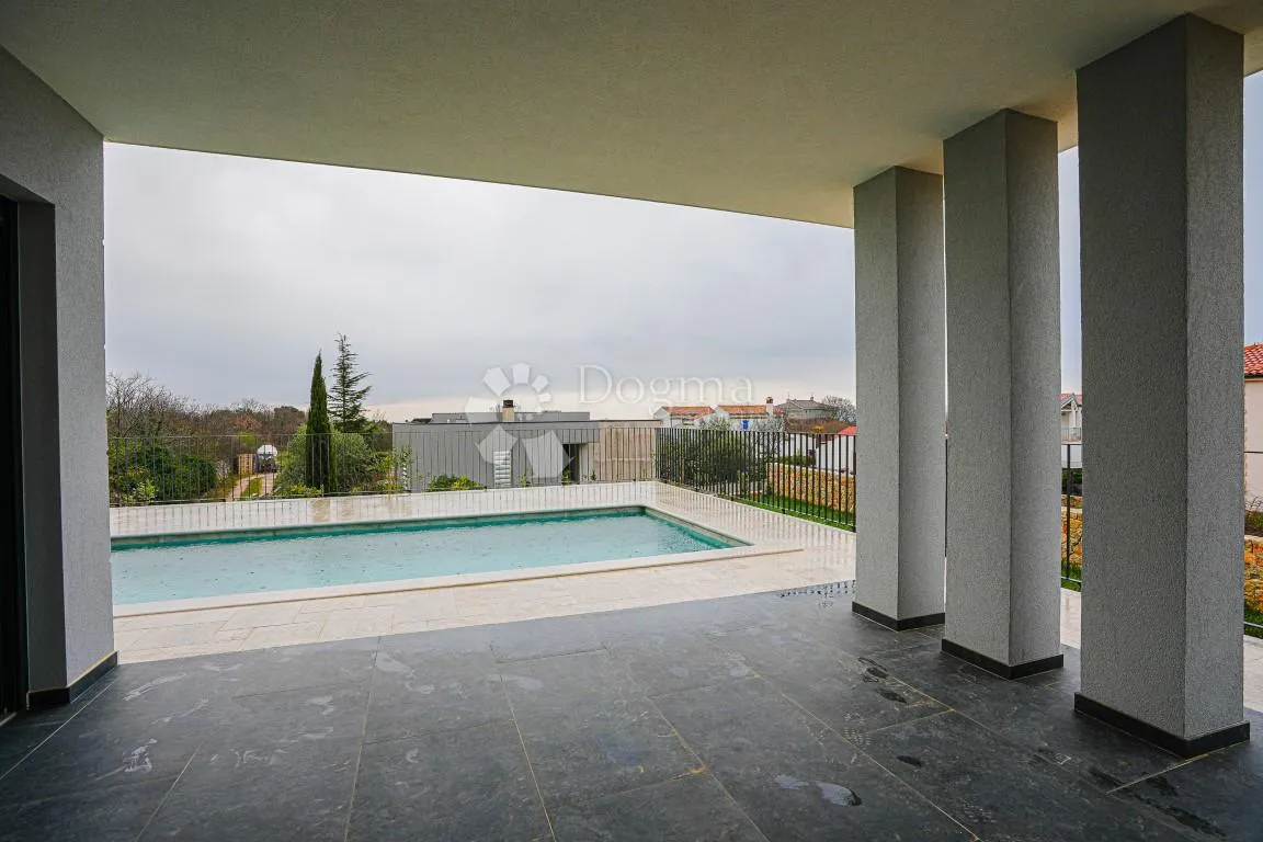 ekskluzivna villa s bazenom - slika 6