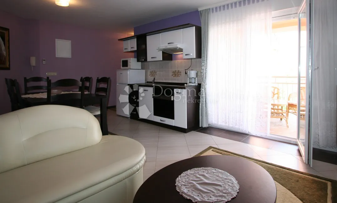 uvala soline - dva apartmana prvi red do mora - slika 4