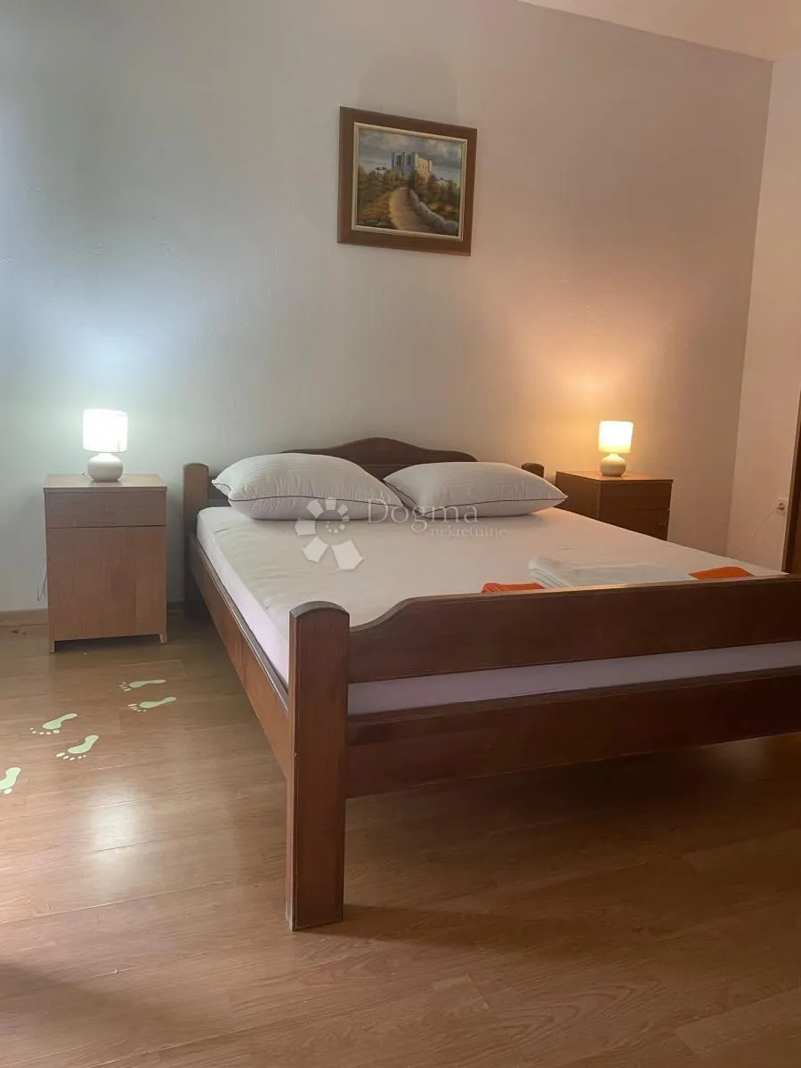 senj, kuća s dva stana i okućnicom. - slika 26