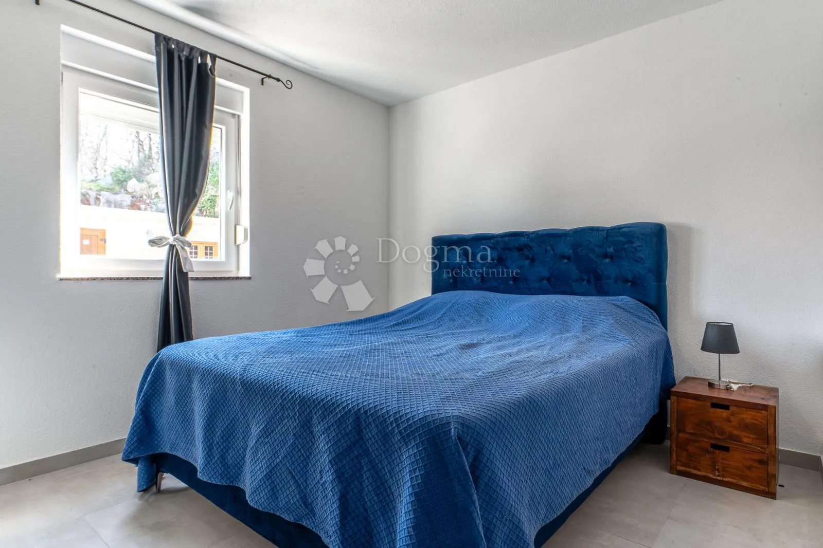 klimno, apartman s bazenom na samo 250m od mora - slika 11