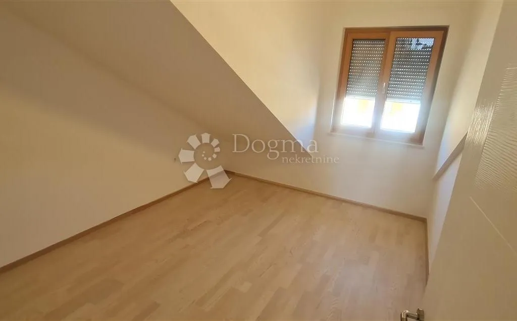 luksuzan apartman pored mora u povljani - slika 18
