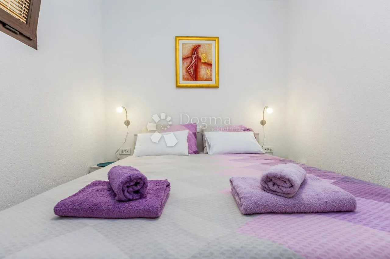 malinska - 2 apartmana sa sjenicom - slika 10