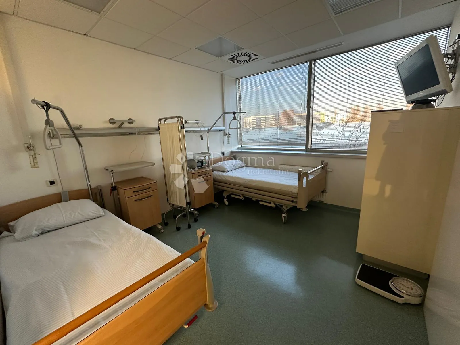 luksuzno uređena klinika za kirurgiju - slika 23