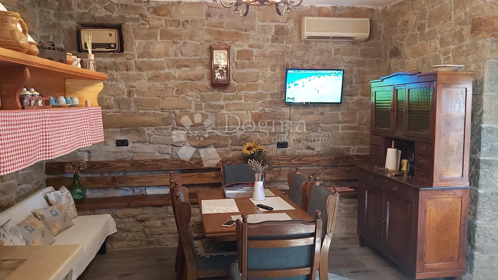 šarmantna kuća u zelenoj istri - slika 3