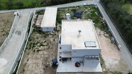 dvoetažna kuća i odvojeni apartman 280m2 - slika 2