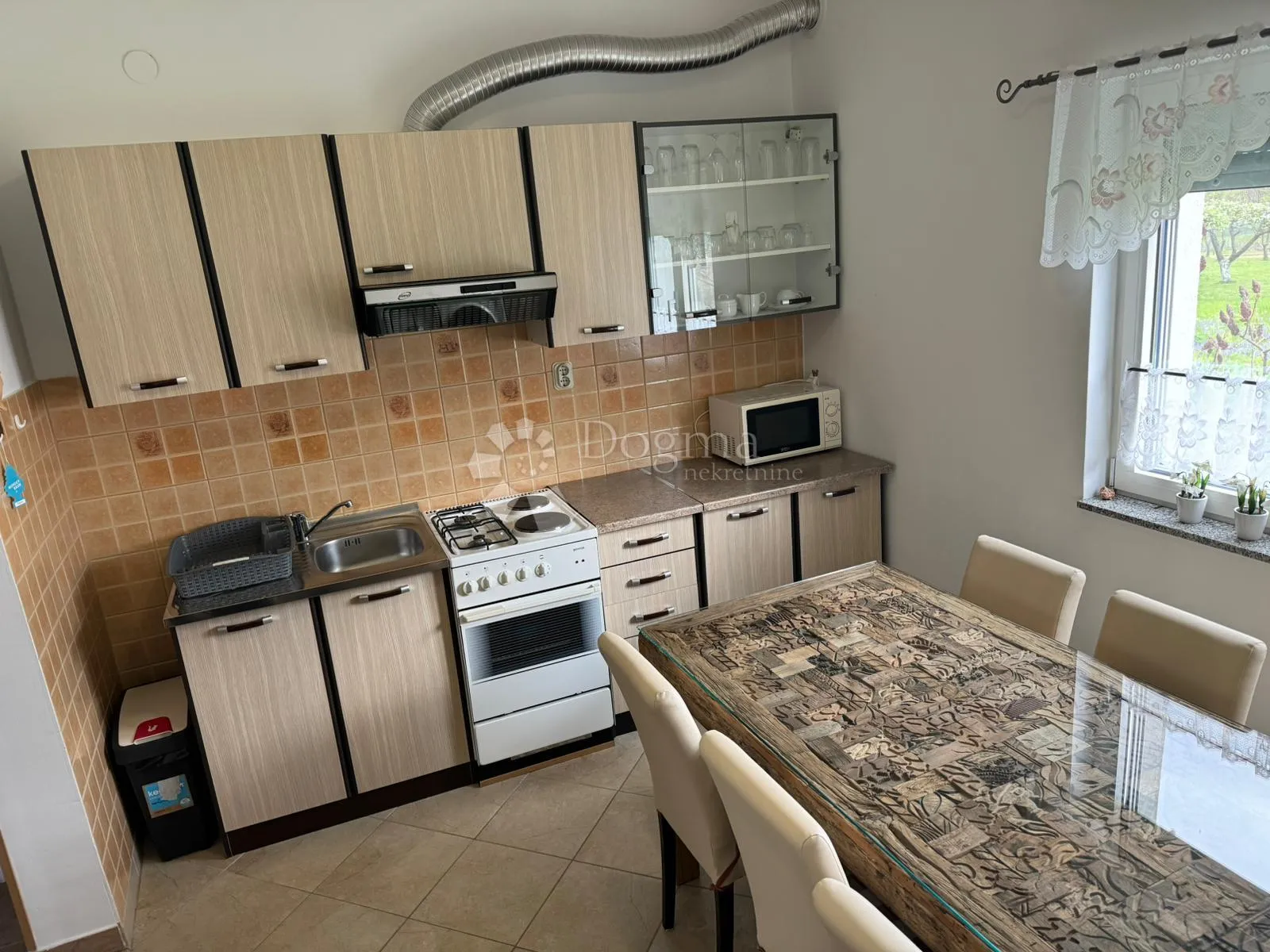 dvije samostojeće kuće na velikoj okućnici - slika 18
