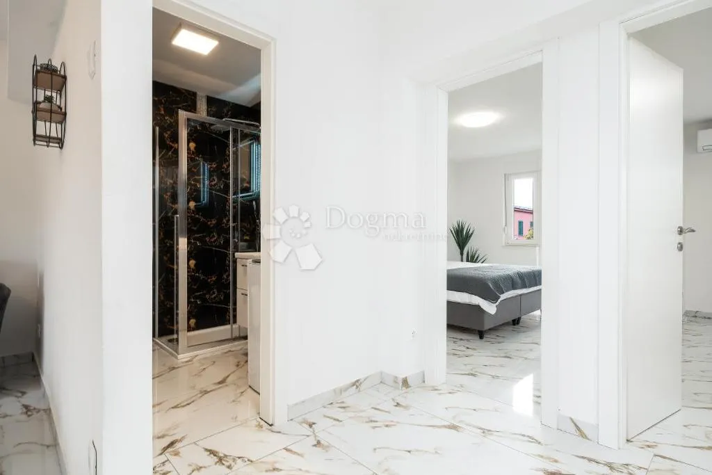 luksuzni 2-sobni stan s terasom u centru splita,75 m² - slika 5