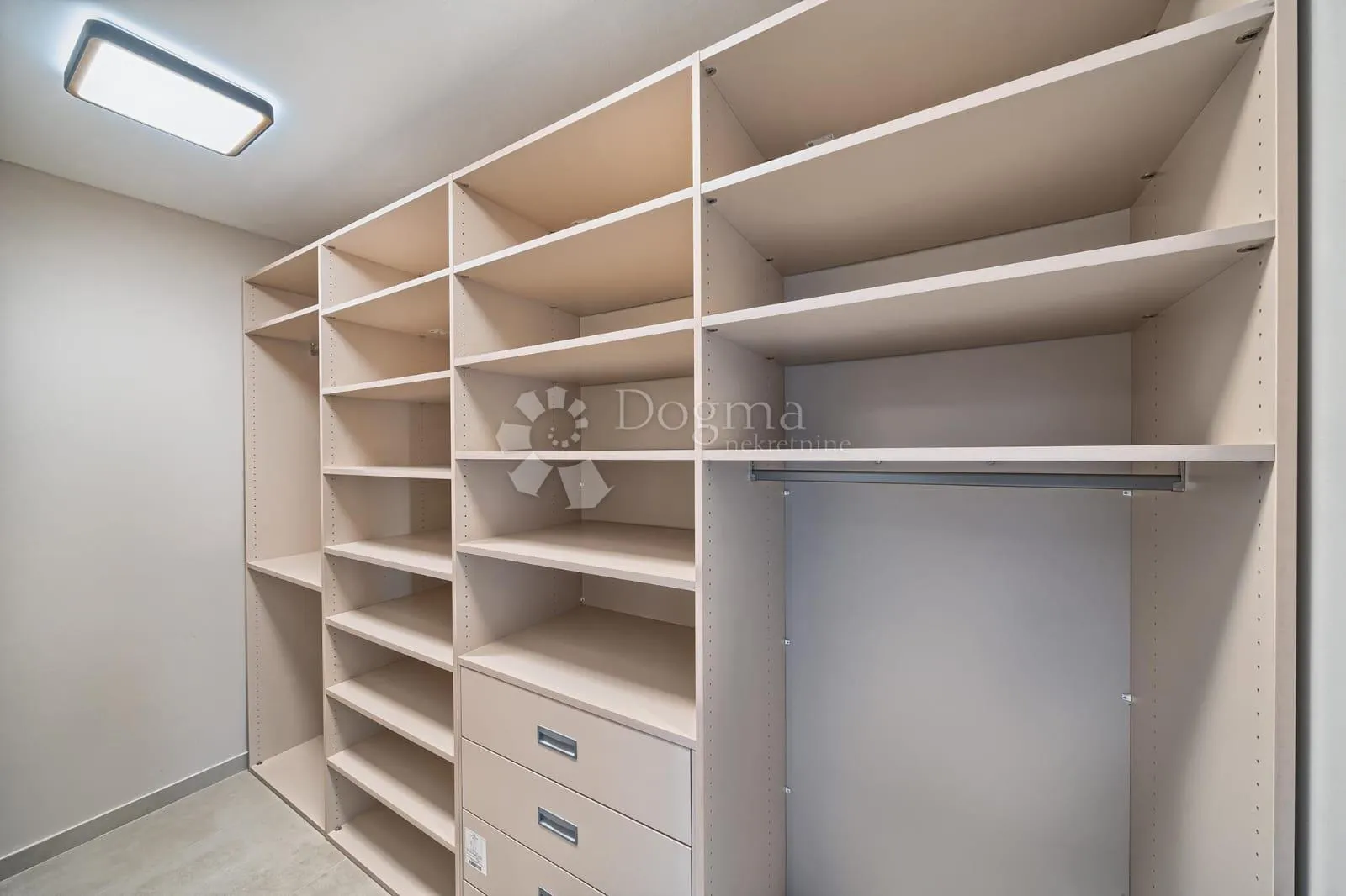 primošten - top villa s bazenom i pogledom na primošten - slika 11