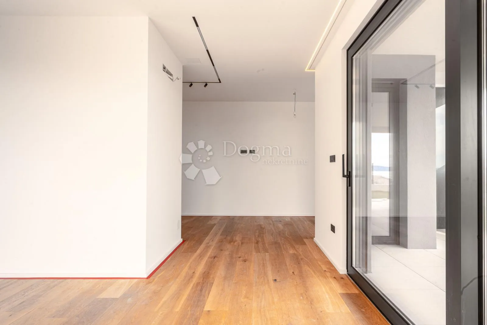 5★ lovran – prizemlje s vrtom i pogledom! stan 65,06 m², natkrivena terasa 22,24 m² i dodatnih 134 m² prostora – 2 sobe, 2 kupone, wc, 2 parkinga, spremište - slika 2