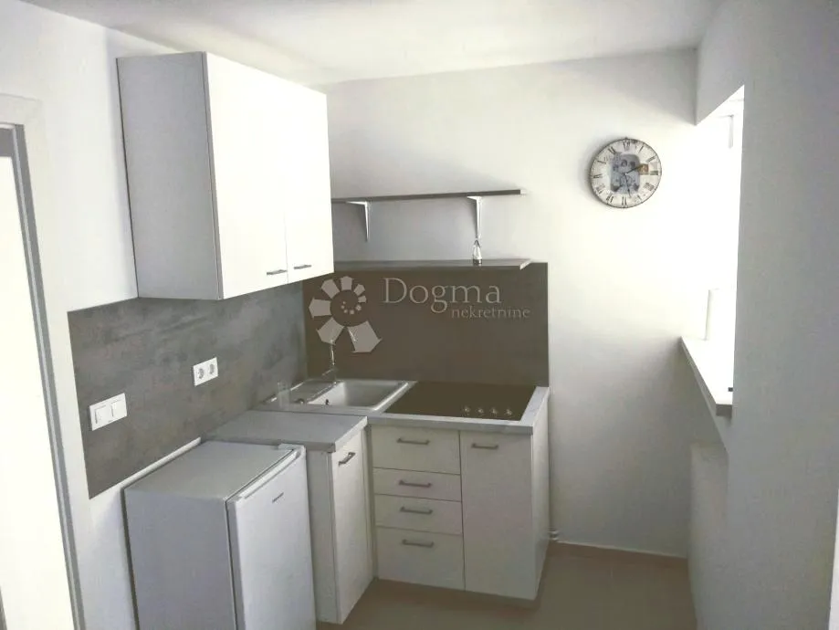 3 studio apartmana s uhodanim dnevnim najmom!! - slika 11