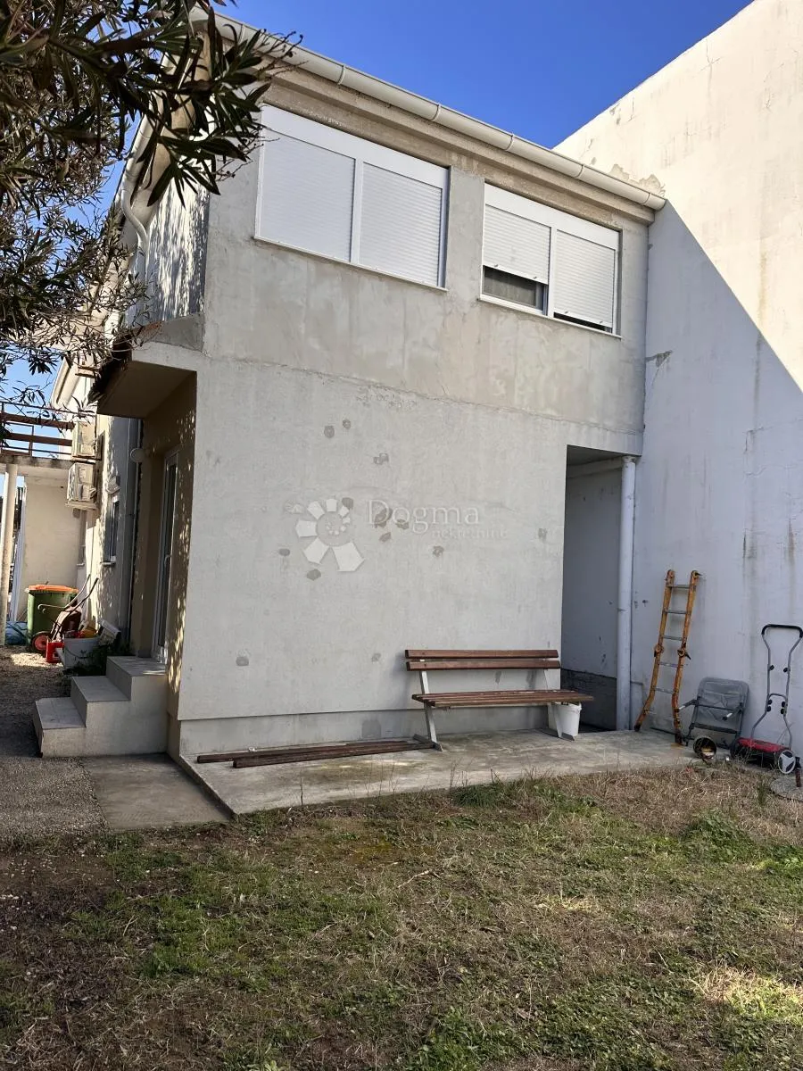 prodaje se dvojna kuća u sabunikama sa 3 apartmana - slika 4
