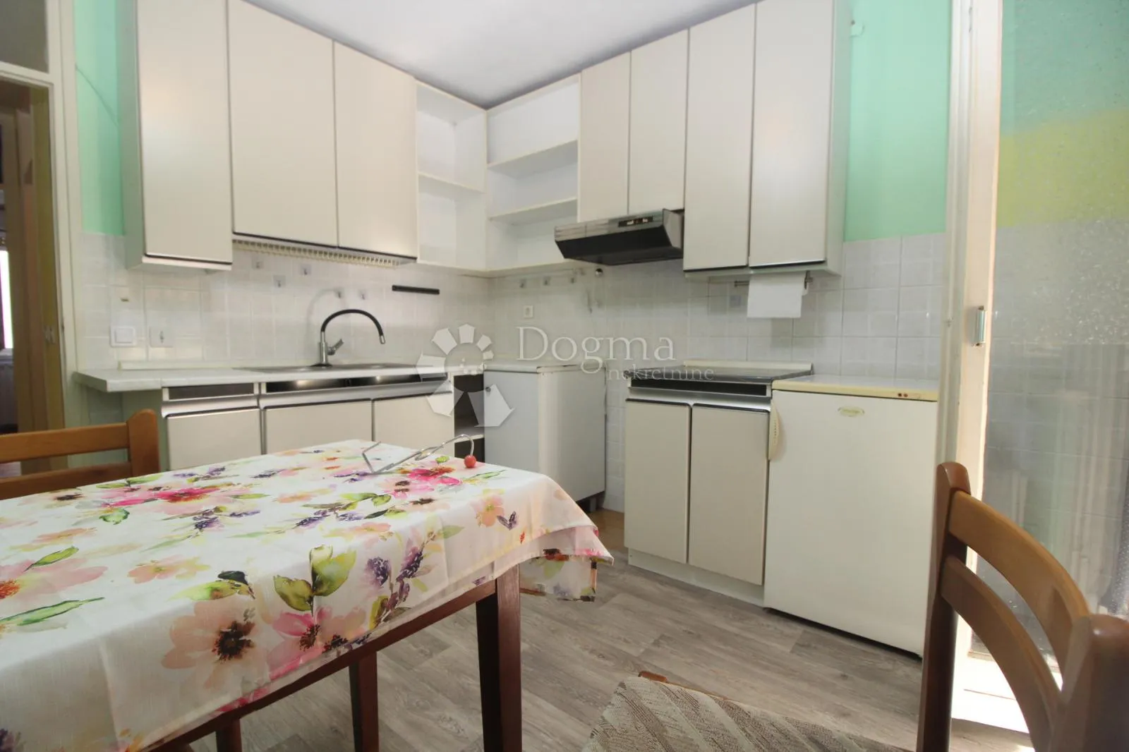 srdoči stan 68m2 3s kl sa lođom - slika 9