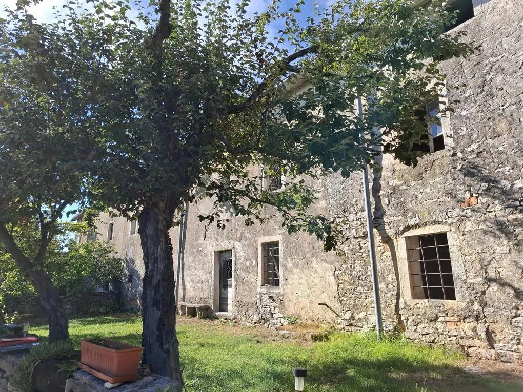 kompleks istarskih kuća u nizu - slika 17