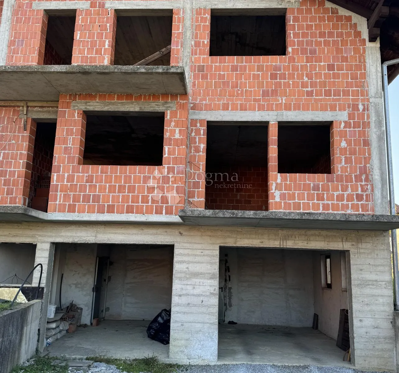 dugo selo – kuća 357 m² u roh-bau fazi - slika 1