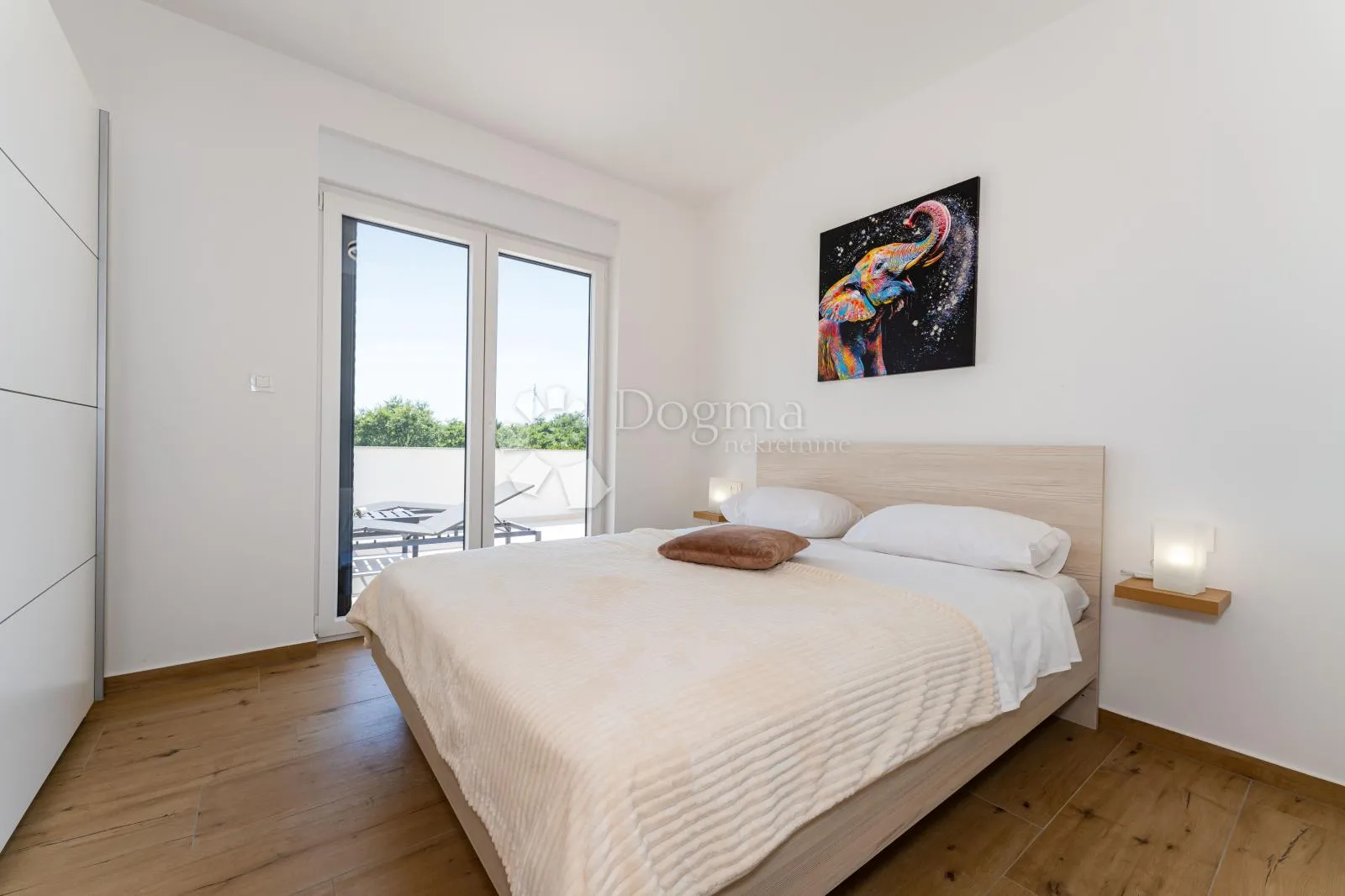 moderna vila s bazenom u žeravi - slika 29