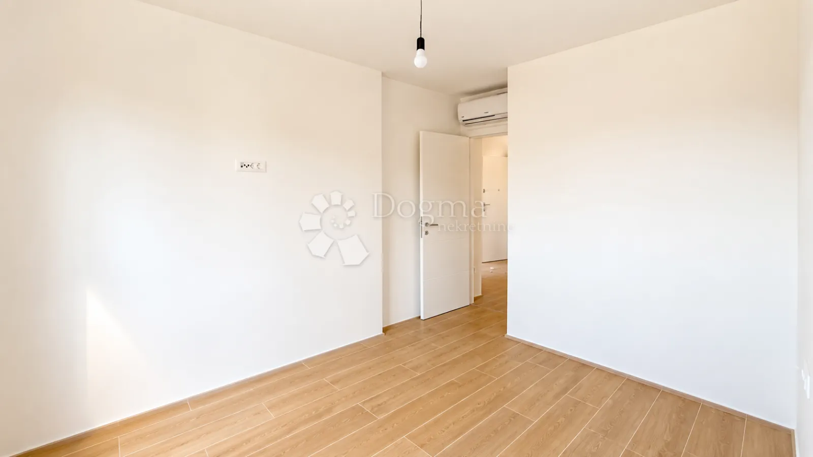 dvoetažni penthouse s panoramskim pogledom na more – baška voda - slika 14