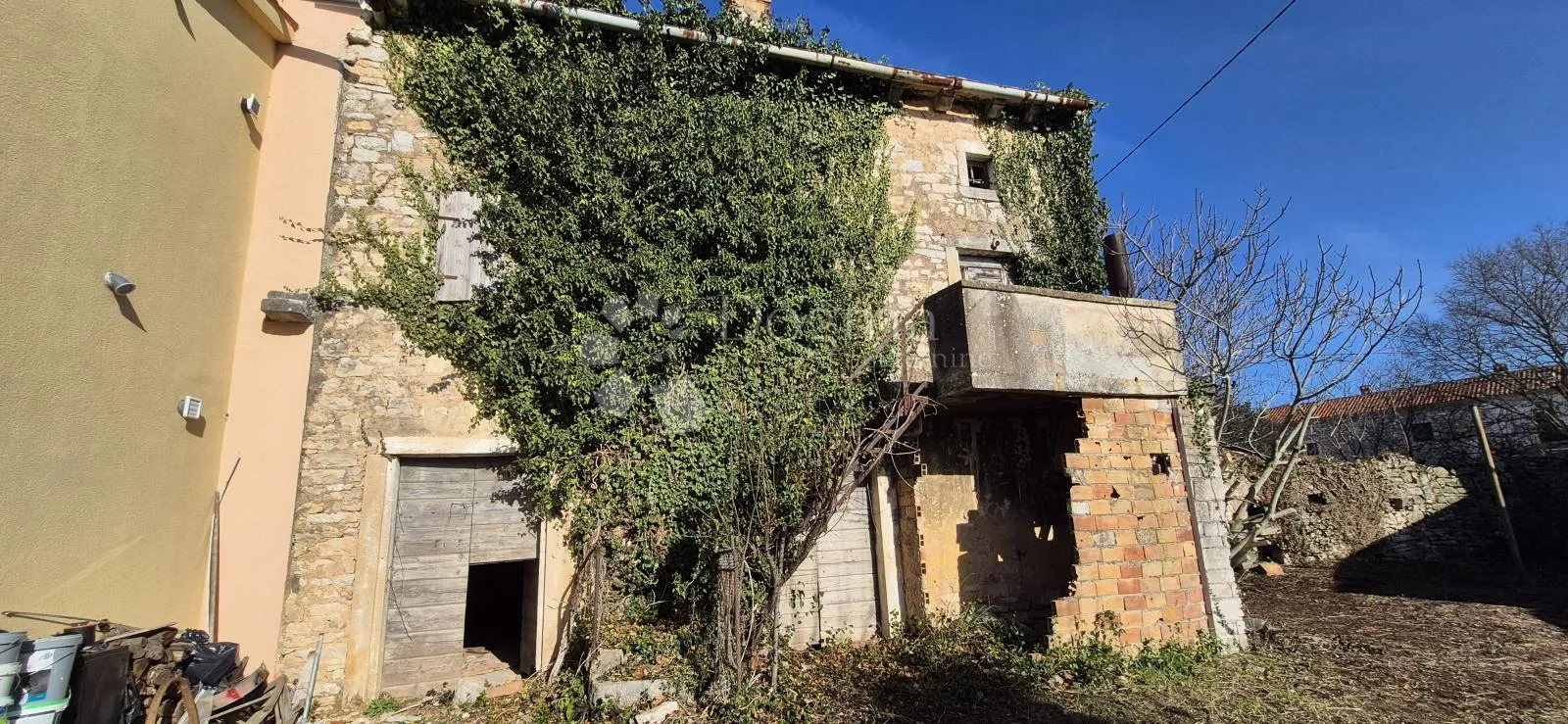 ruševna kuća nedaleko juršića - slika 17