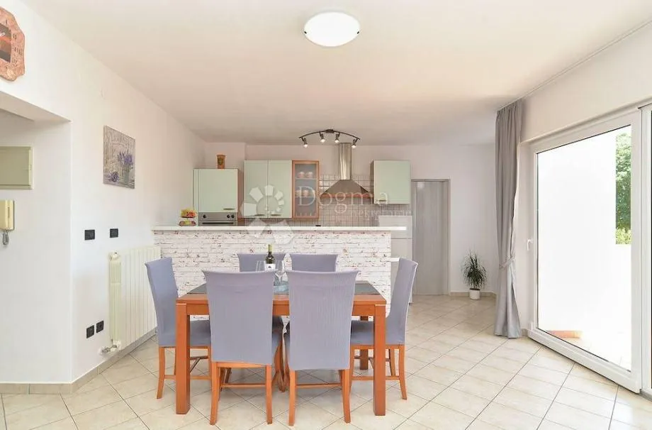 apartmanska kuća visokog potencijala 2 km od mora! - slika 4