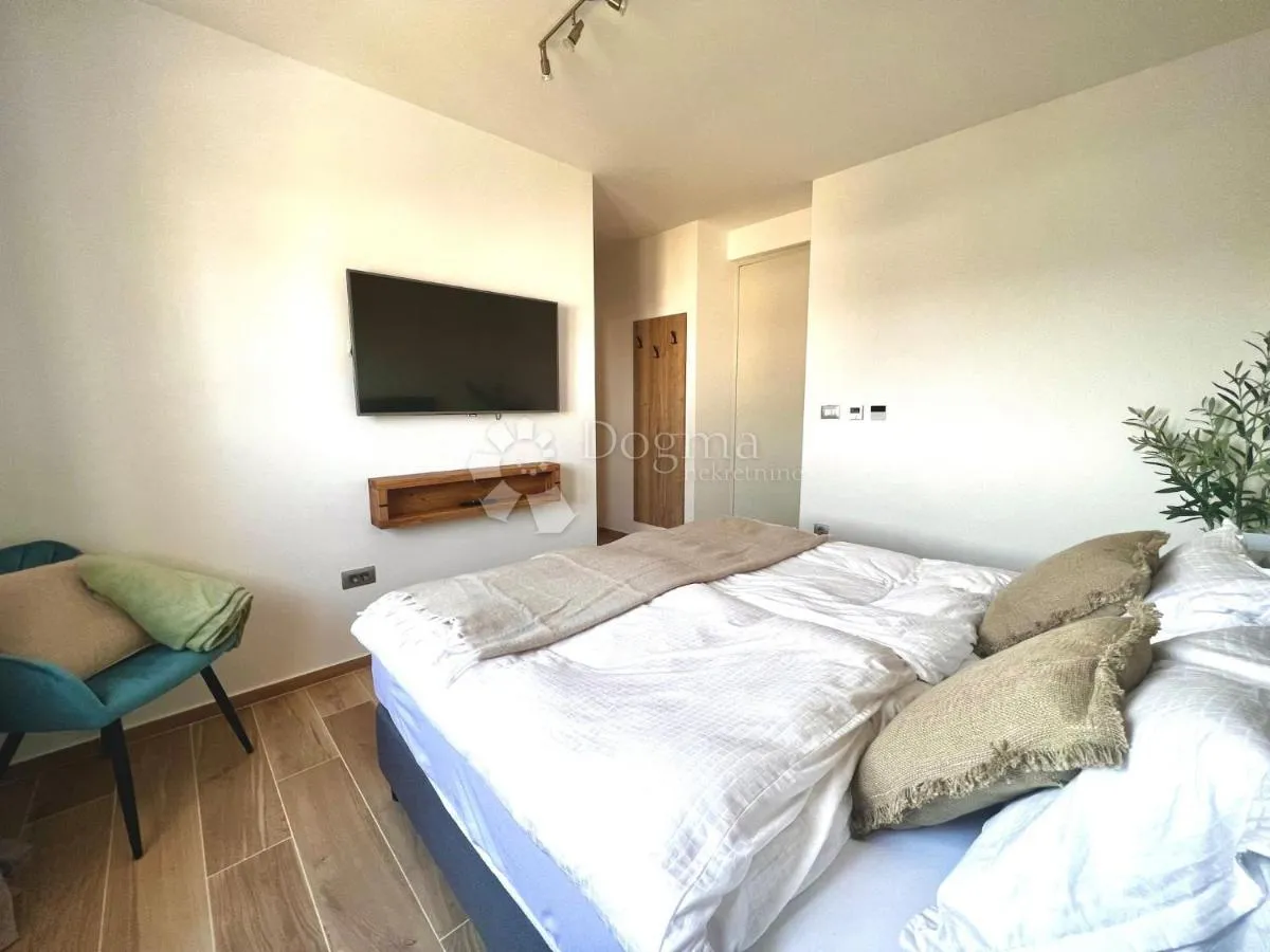 raskošna villa s pogledom - slika 12