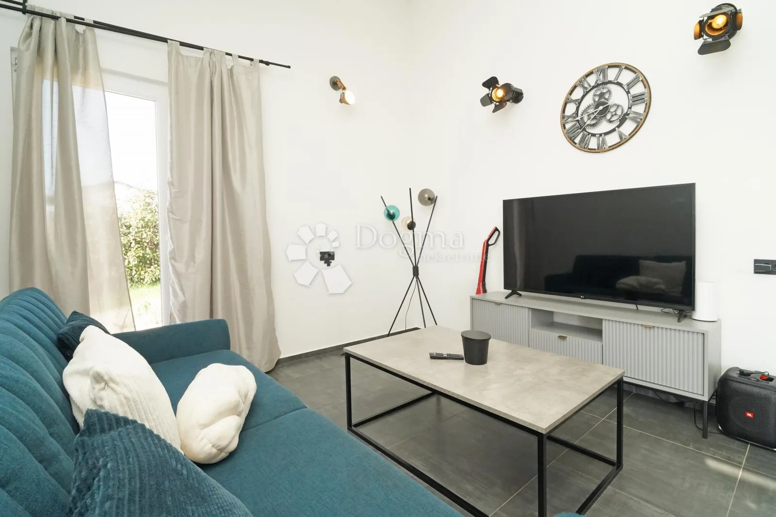 moderna prizemnica s bazenom i jacuzzijem na parceli od 944 m² – mirna lokacija u okolici višnjana - slika 11