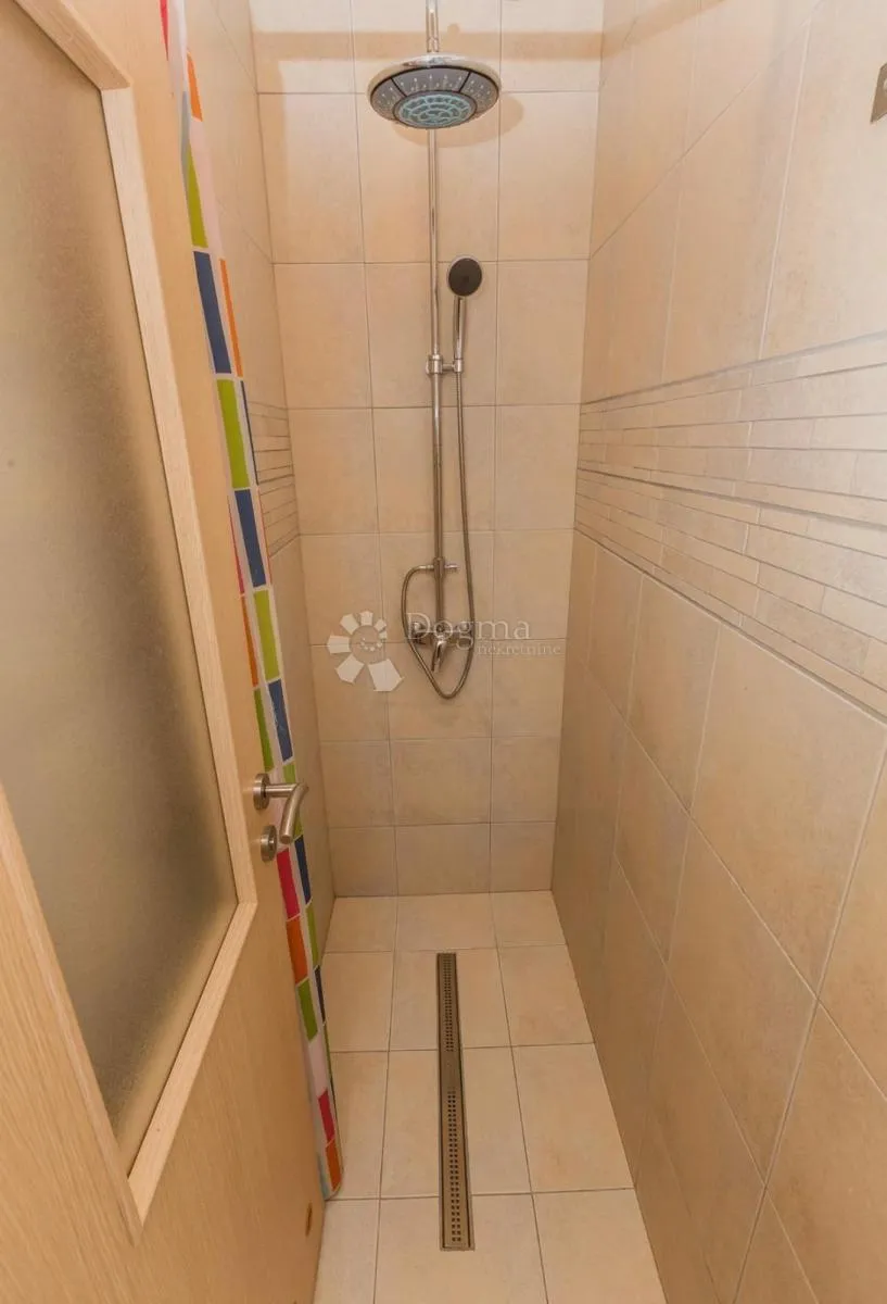 fantastična lokacija, dvojna kuća sa 3 apartmana samo 250 metara do plažena - slika 36