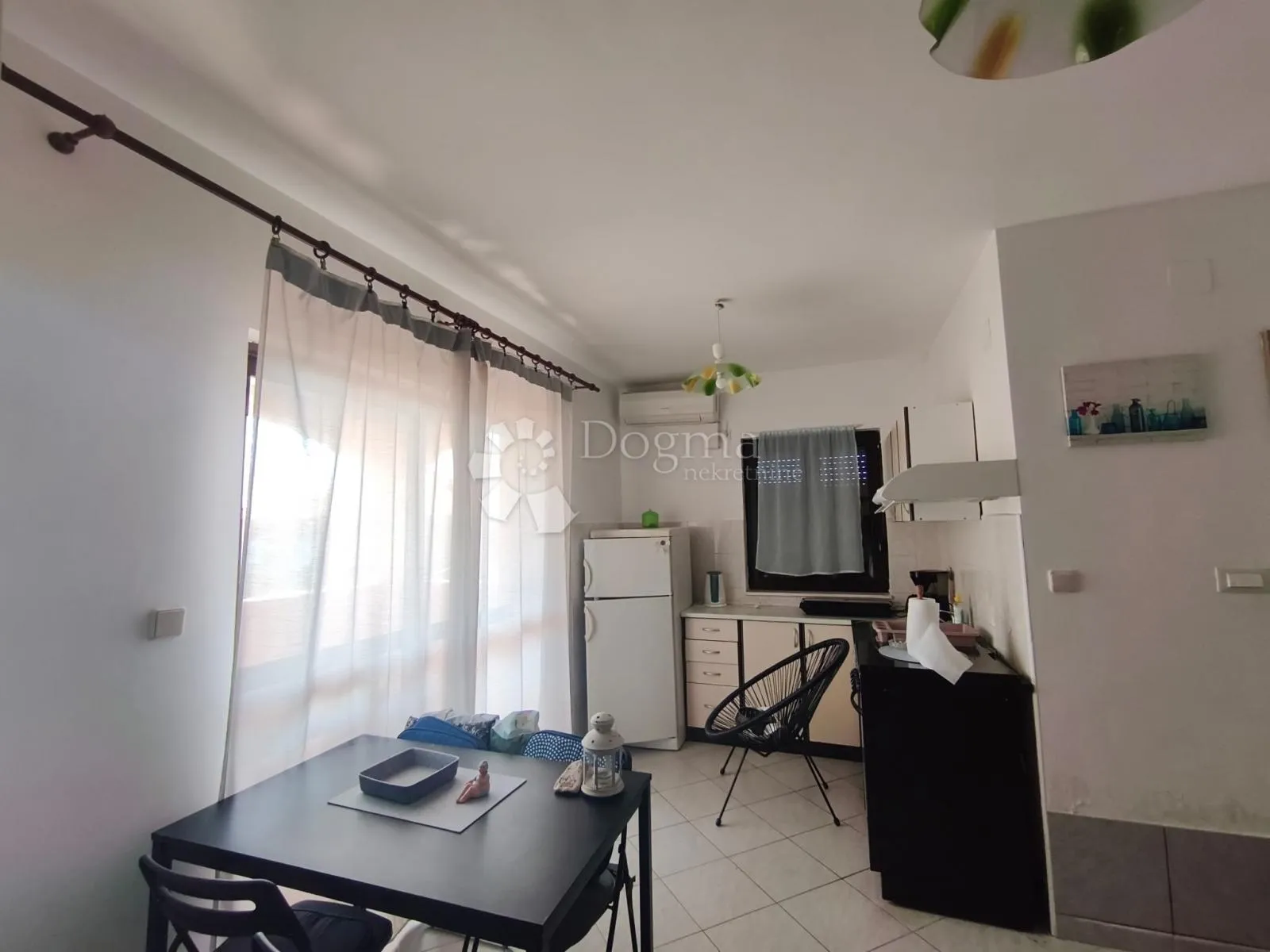 okrug gornji – kuća s više apartmana na atraktivnoj lokaciji - slika 4