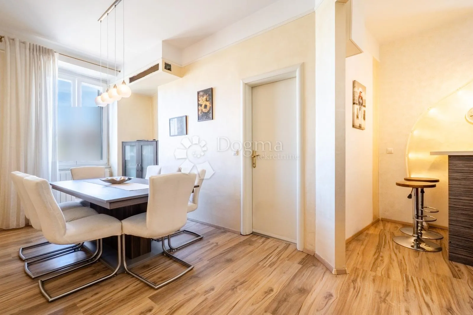 centar – 108 m², moderan 3s+db s parkingom - slika 6