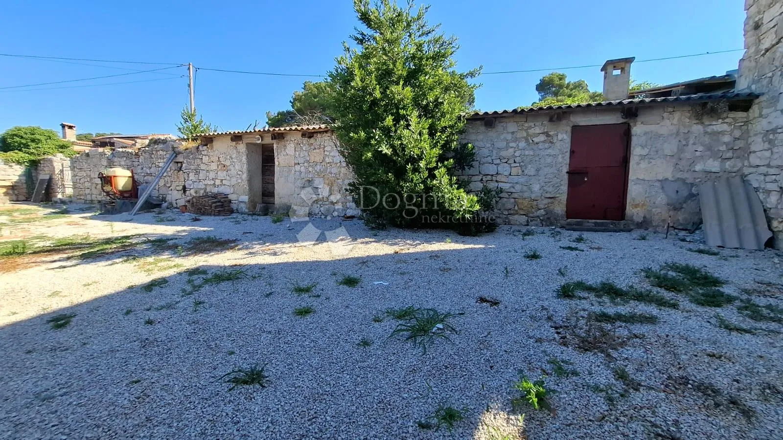 kamena kuća u okolici poreča – blizu mora - slika 19