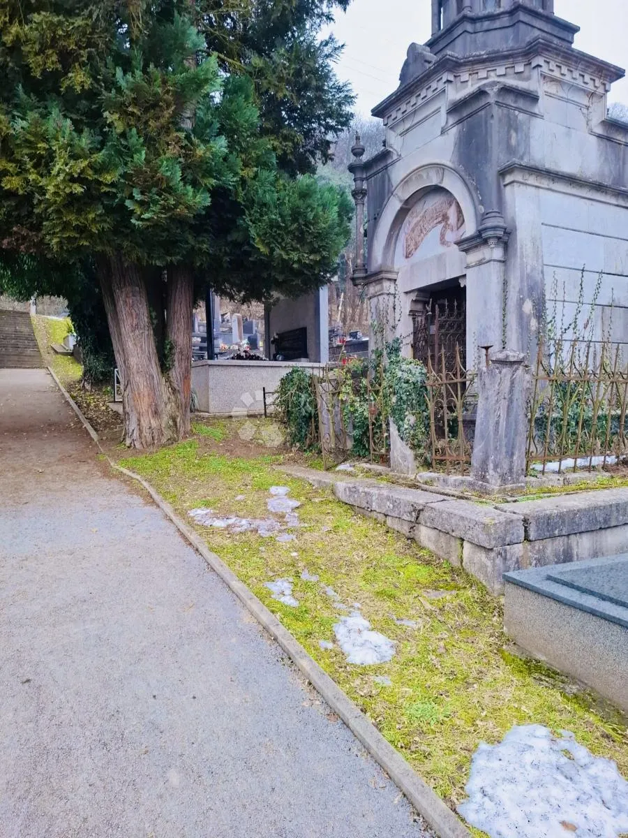 mirogoj blizu glavnog ulaza - slika 22