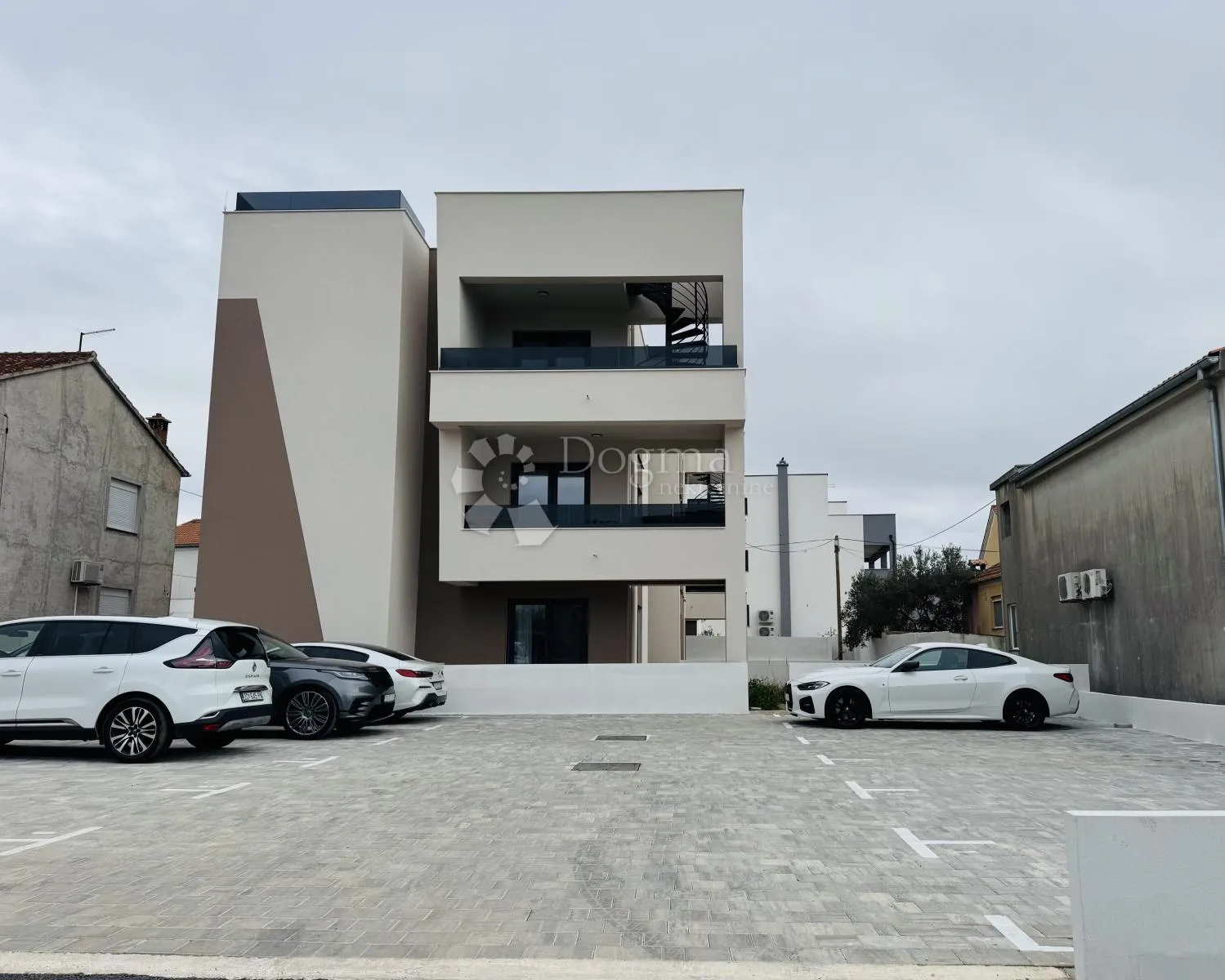 zadar – prizemni stan s vrtom i 2 parkinga - slika 26