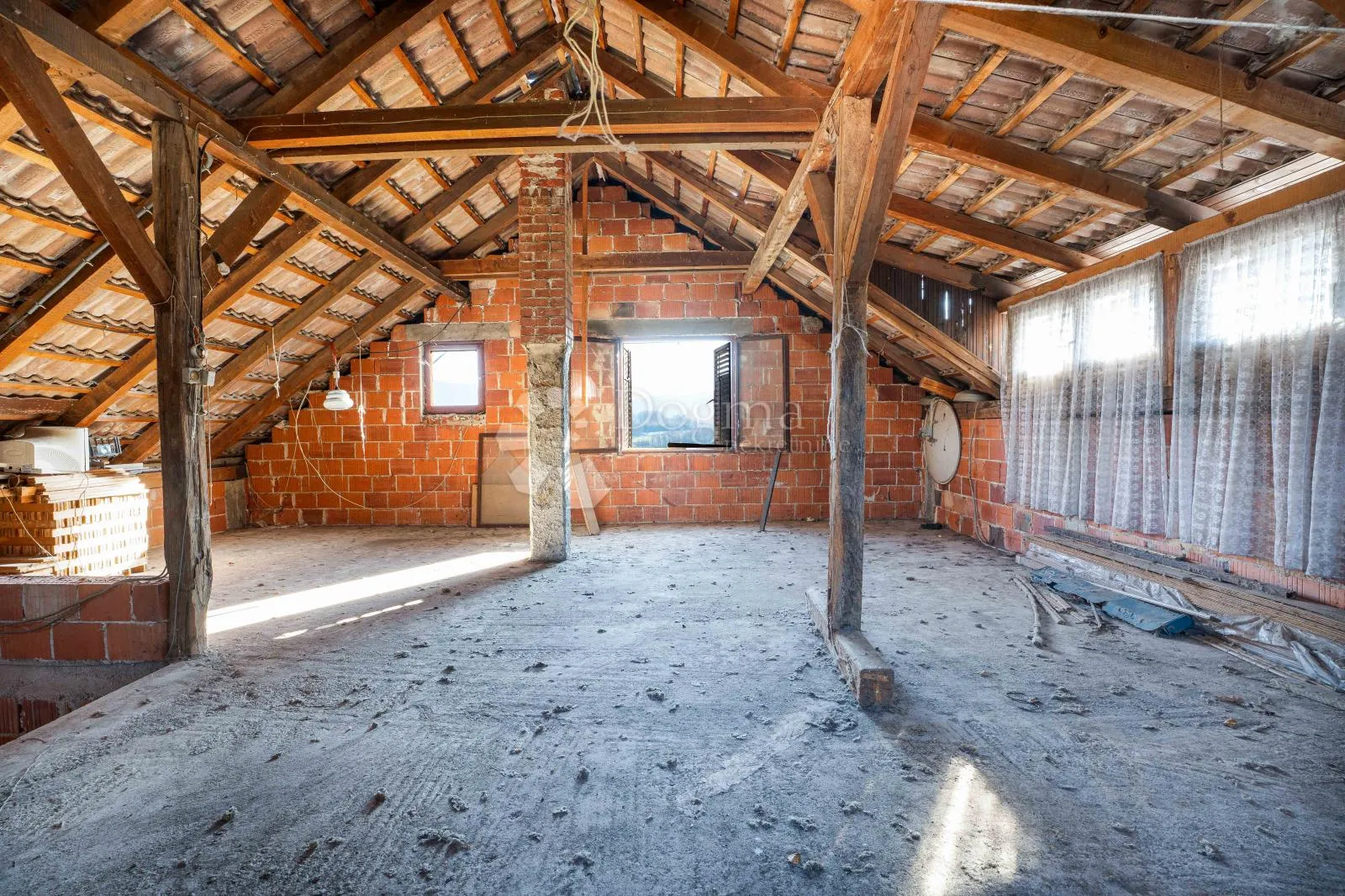 nekretnina s potencijalom za miran život i investiciju - slika 28