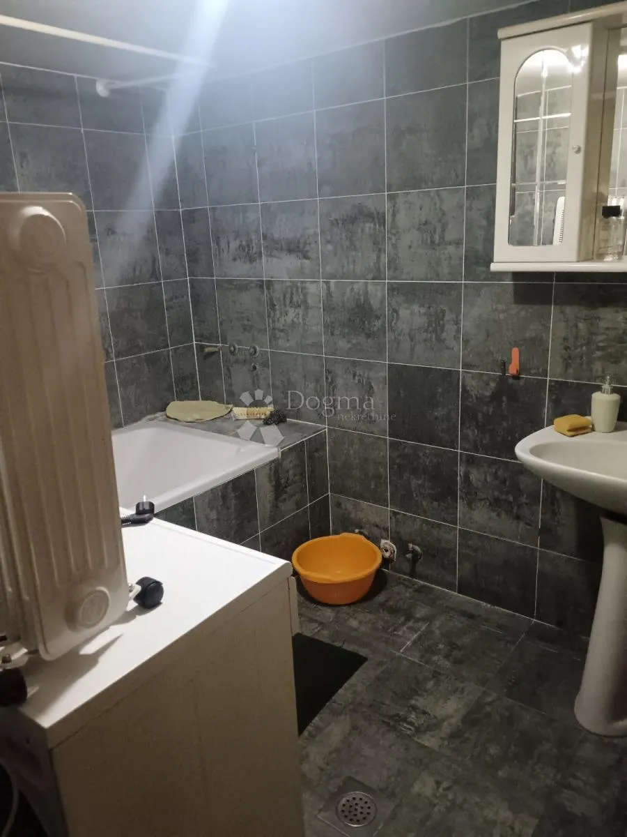 kuća sa 2 stana i bazenom u tenji! - slika 15
