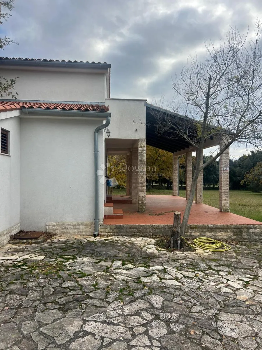 kuća i prostrano zemljište 11.090 m2 - slika 12