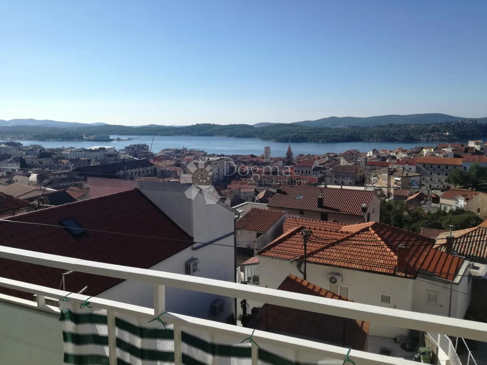 prodaje se prostran i sunčan stan u šibeniku - slika 1
