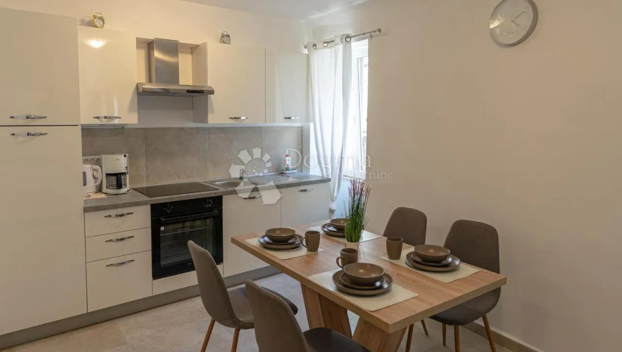 rovinj, centar – elegantan jednosoban stan u kamenoj zgradi, 200m od mora - slika 2