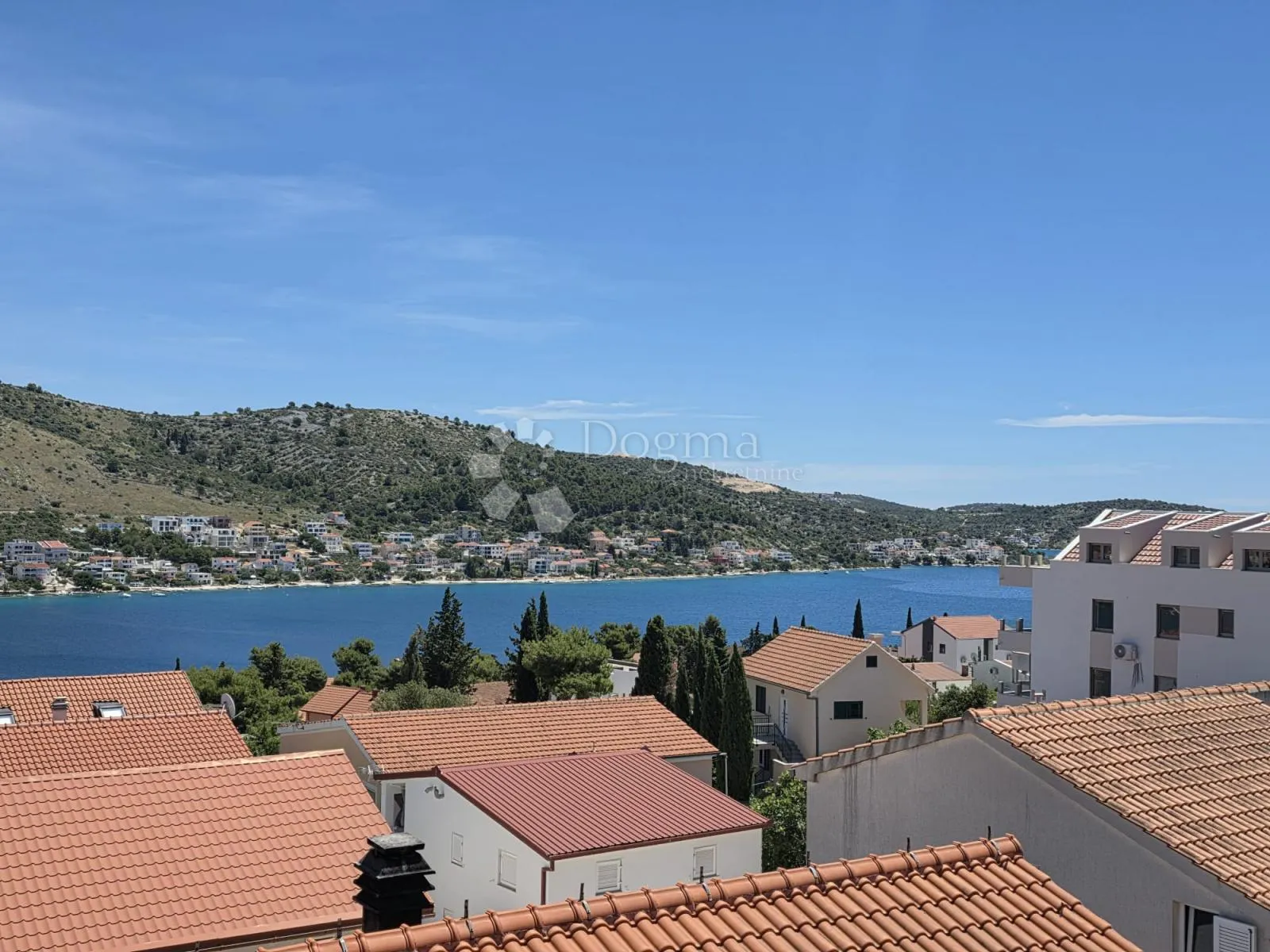 Rogoznica – Apartmanska kuća s 7 jedinica i velikim investicijskim potencijalom