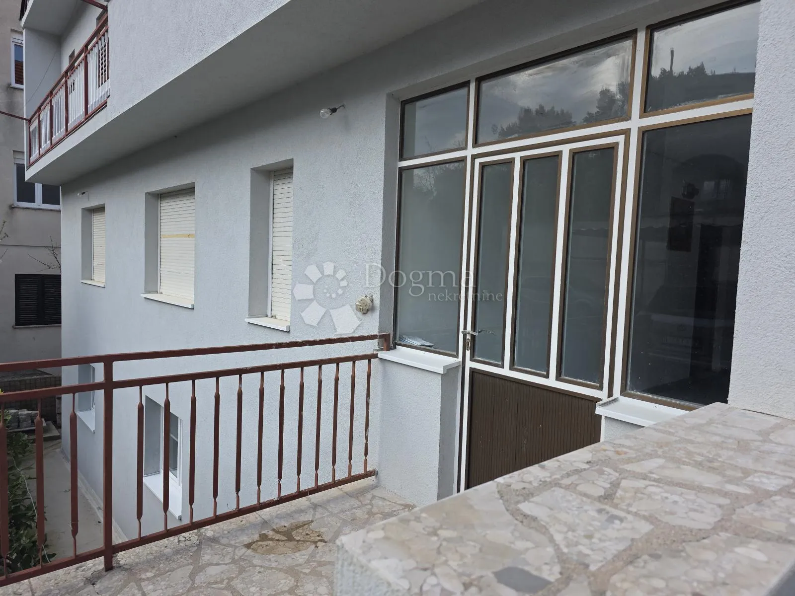 prilika! prostran 3-soban stan za renovaciju – njivice - slika 20