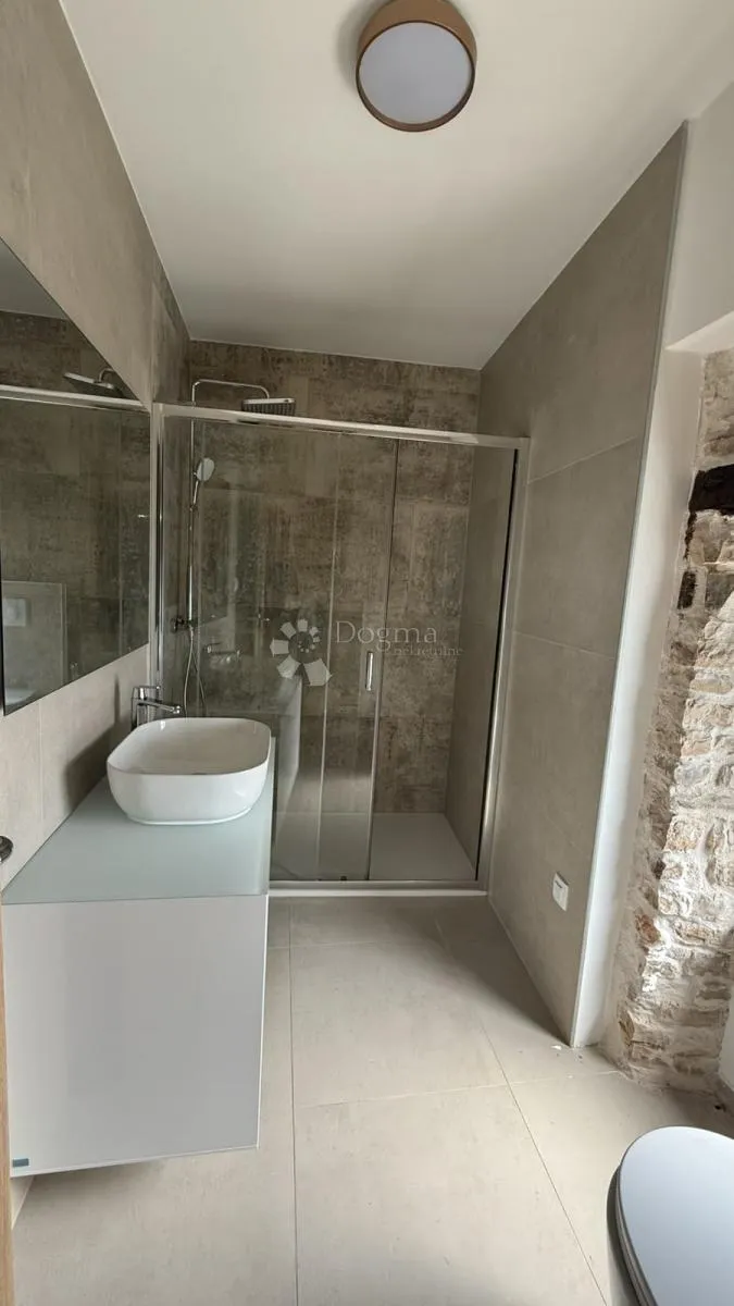 prekrasna renovirana kamena kuća - slika 20