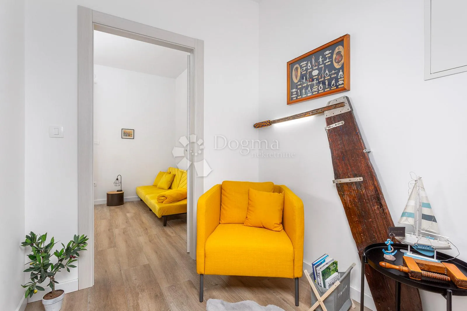 charming stone house with a pool - slika 26
