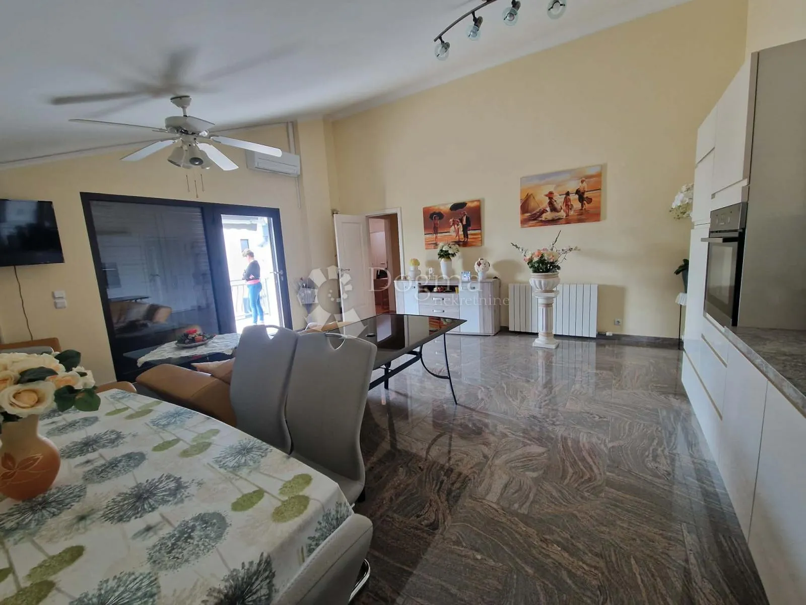 kuća s 4 apartmana - drugi red od mora - slika 72
