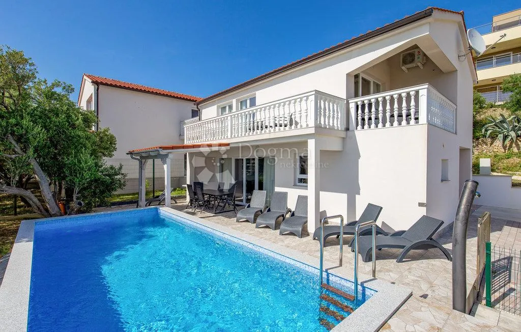 banjol-dvojna mediteranska vila s pogledom na more i bazenima - slika 2