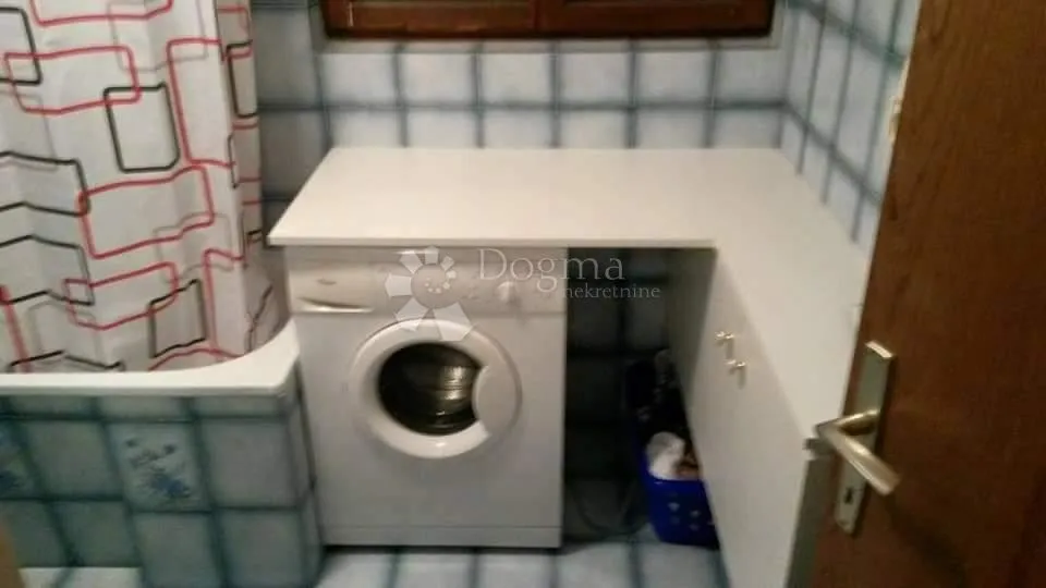 kuća s dva stana i 8300 m² građevinskog zemljišta - slika 21